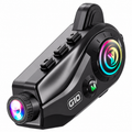 Souprava do motocyklové helmy s kamerou. Bluetooth souprava do motocyklové helmy s kamerou, určená pro poslech hudby a navigačních pokynů při jízdě.